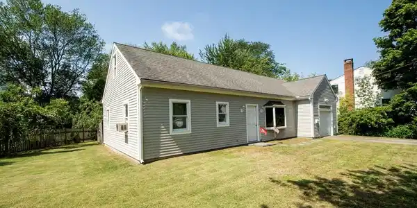 15 Cushing Rd