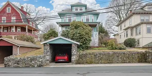 63 Walker Rd