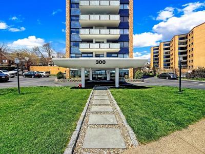 300 Lynn Shore Dr