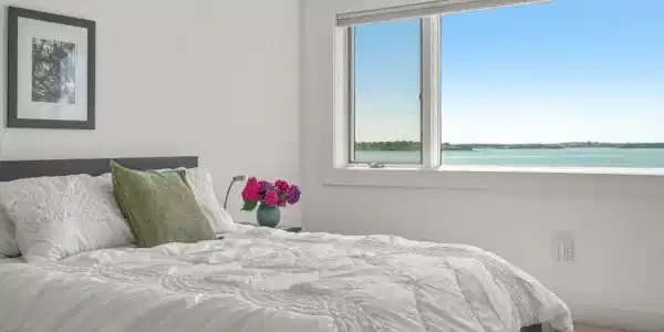 10 Marina Dr