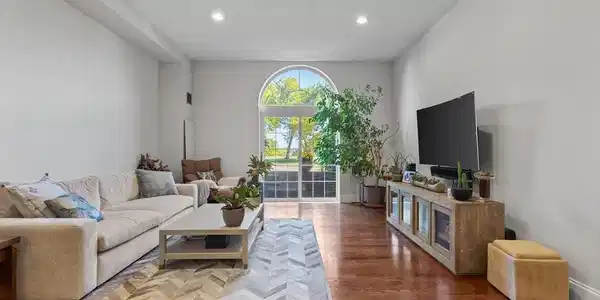 50 Boatswains Way