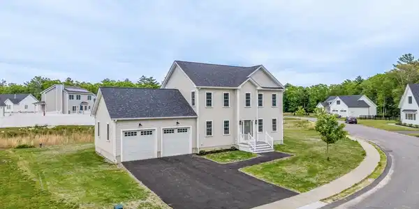 13 Nantucket Dr