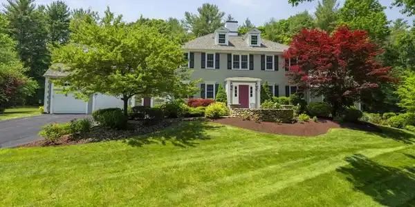 10 S Pasture Ln