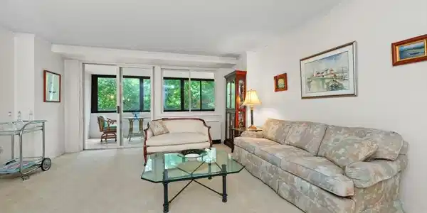 2 Hawthorne Place