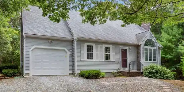 362 Quinaquisset Ave