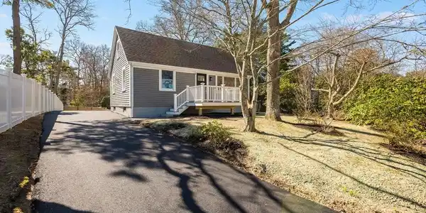 84 Lake Shore Dr