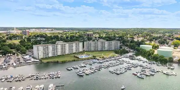 100 Cove Way