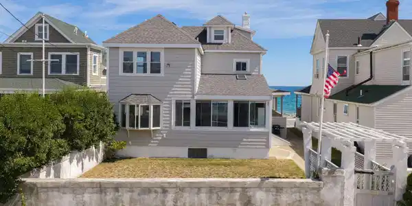 331 Beach Ave