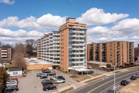 300 Lynn Shore Drive