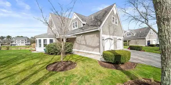 13 Bay Pointe Dr Ext