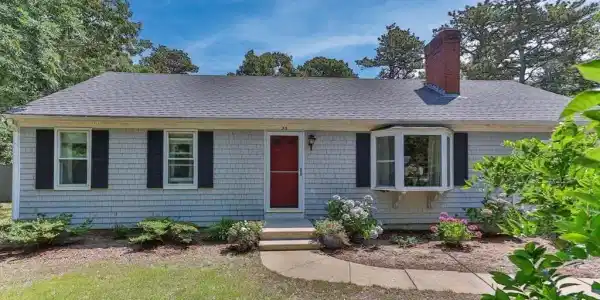25 Beach Plum Ln