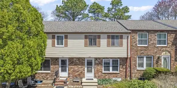 404 Village Dr