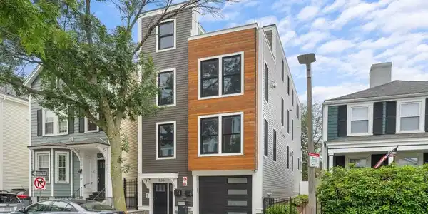 333 W 3rd St