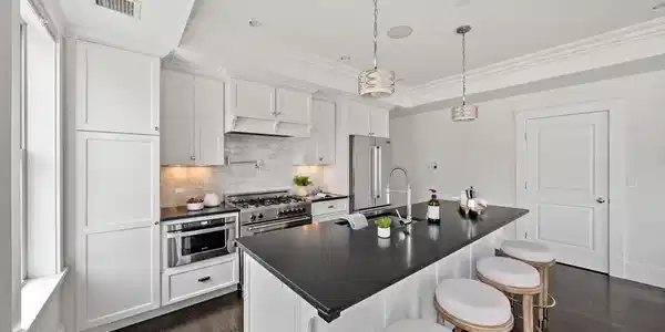 689 East 4th St