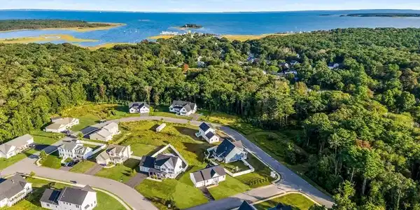 2 Marthas Vineyard Dr