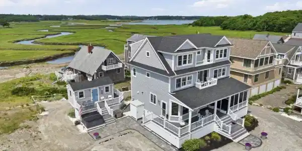 135 Glades Rd