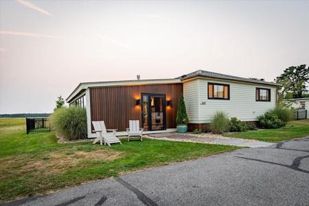 349 North End Blvd