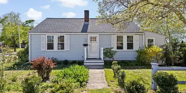 6 Holbrook Rd