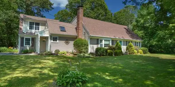 1 Surrey Ln