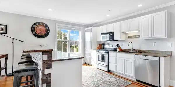 39 Dorchester St