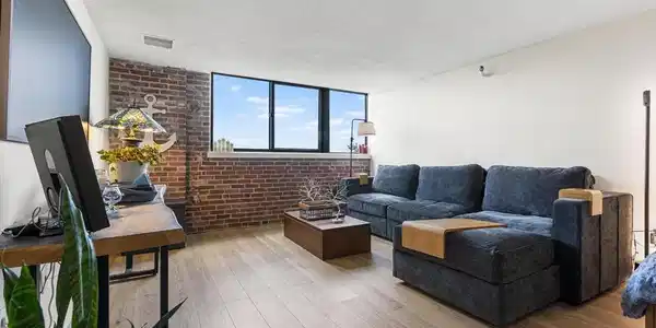 42 8th St