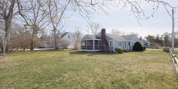 3 Newcomb Dr