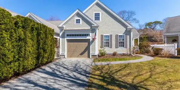 13 Hollyhock Knoll Ct