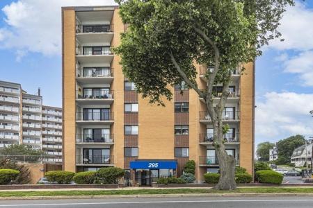 295 Lynn Shore Dr