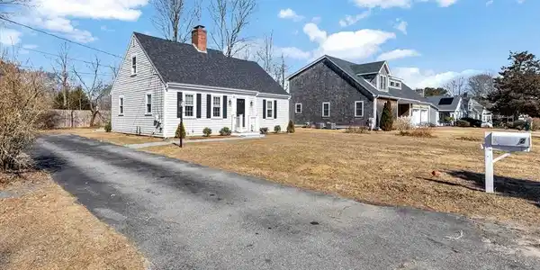 2 Squibnocket Dr