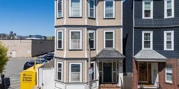 714 E 4th St