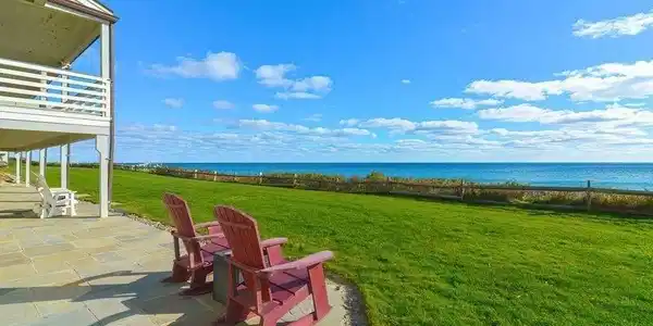 94 Shore Dr W