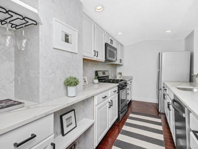 572 East Broadway