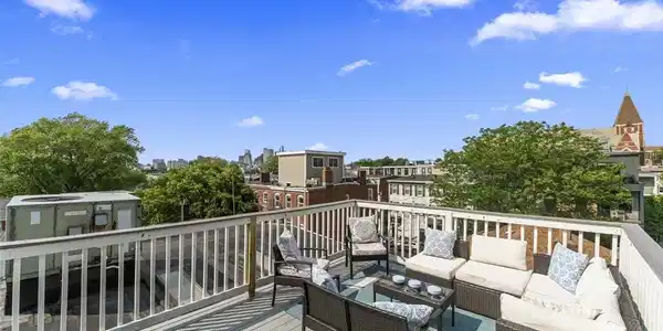 10 Mitchell St
