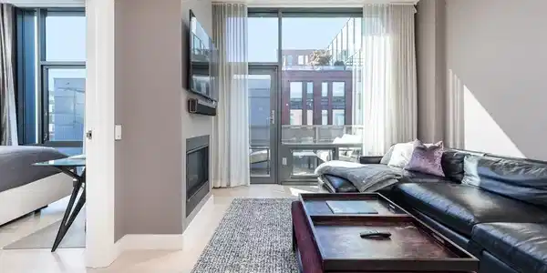 32 Traveler St