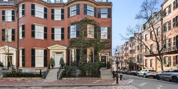 22 Louisburg Square