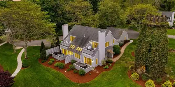 11 Fieldstone Ter