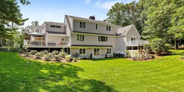 329 Waquoit