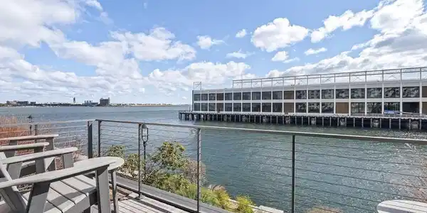 300 Pier 4 Boulevard
