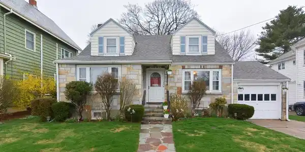 183 Pauline St