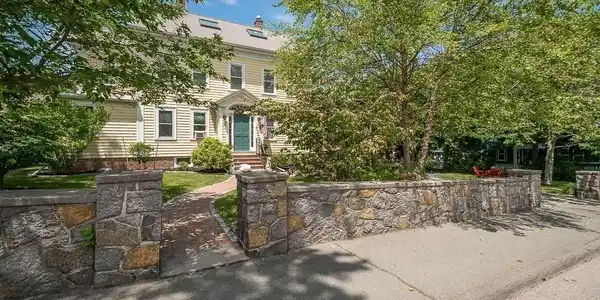 46 High St
