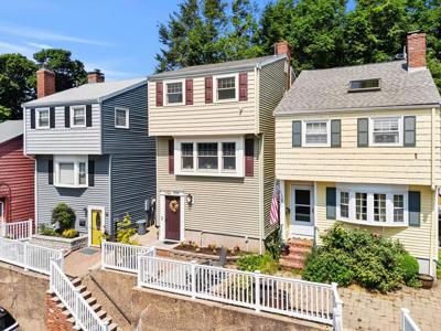 6 Colonial Court