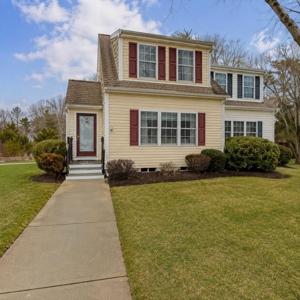 32 Carleton St