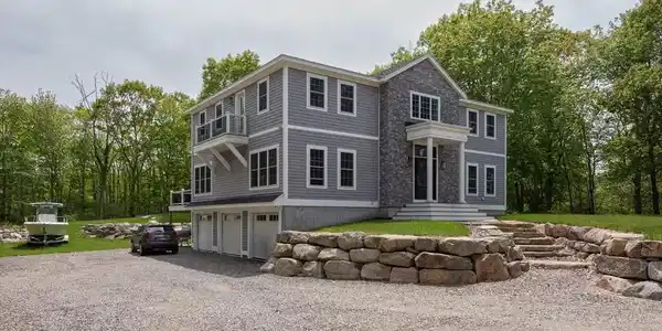 3 Toronto Ave