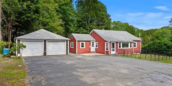2 Hill Top Ln
