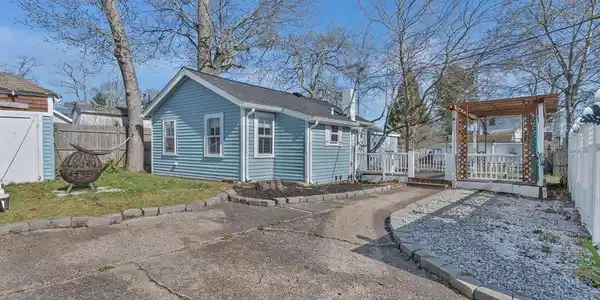 10-R Barnes St