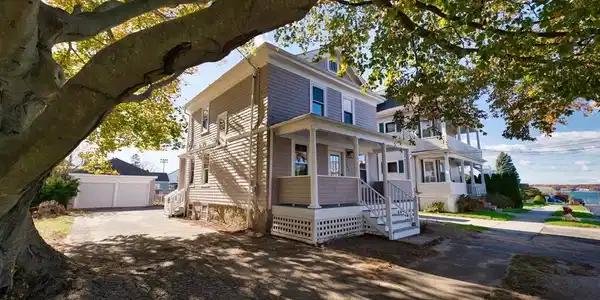 220 Aquidneck St