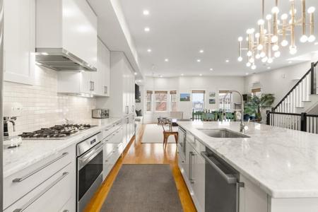 138 W 3rd St