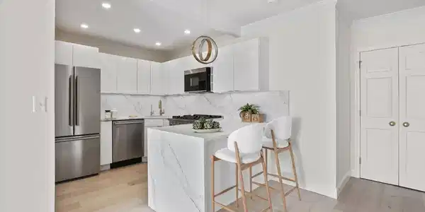 85 E India Row