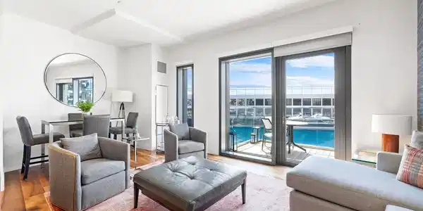 300 Pier 4 Blvd