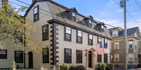 81 Essex St